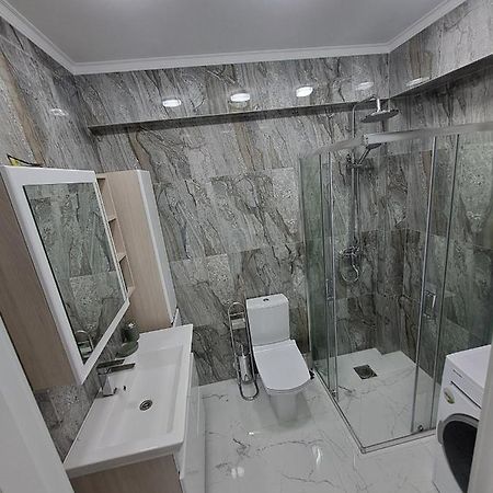 Airport 24&24 Car Parking Apartment Chisinau Bagian luar foto