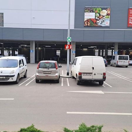 Airport 24&24 Car Parking Apartment Chisinau Bagian luar foto