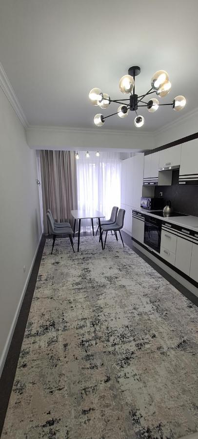 Airport 24&24 Car Parking Apartment Chisinau Bagian luar foto