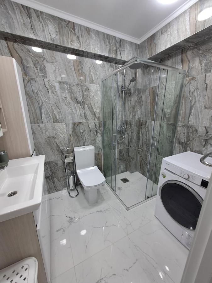 Airport 24&24 Car Parking Apartment Chisinau Bagian luar foto