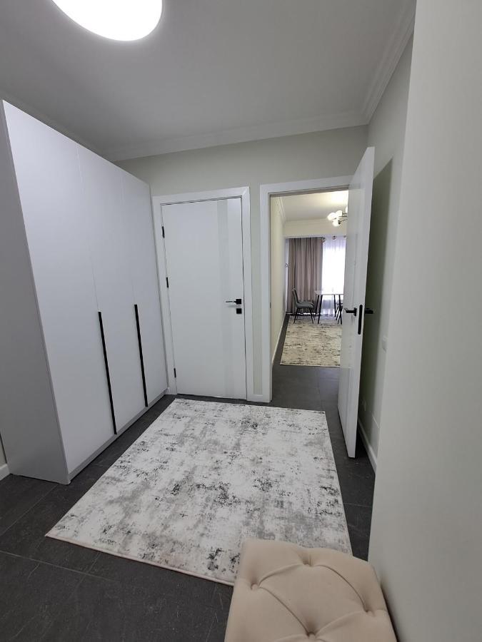 Airport 24&24 Car Parking Apartment Chisinau Bagian luar foto