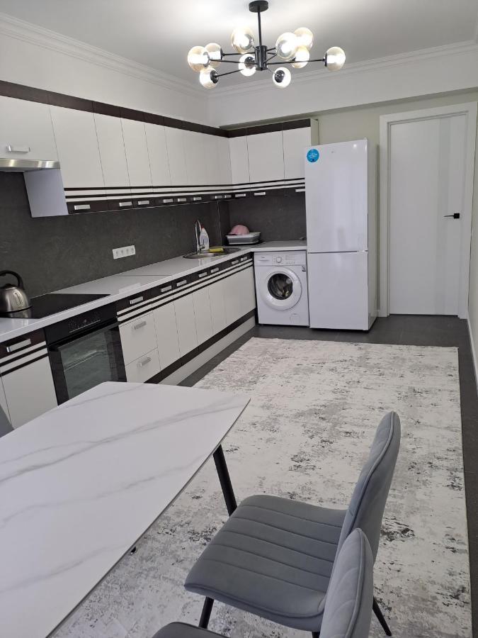 Airport 24&24 Car Parking Apartment Chisinau Bagian luar foto