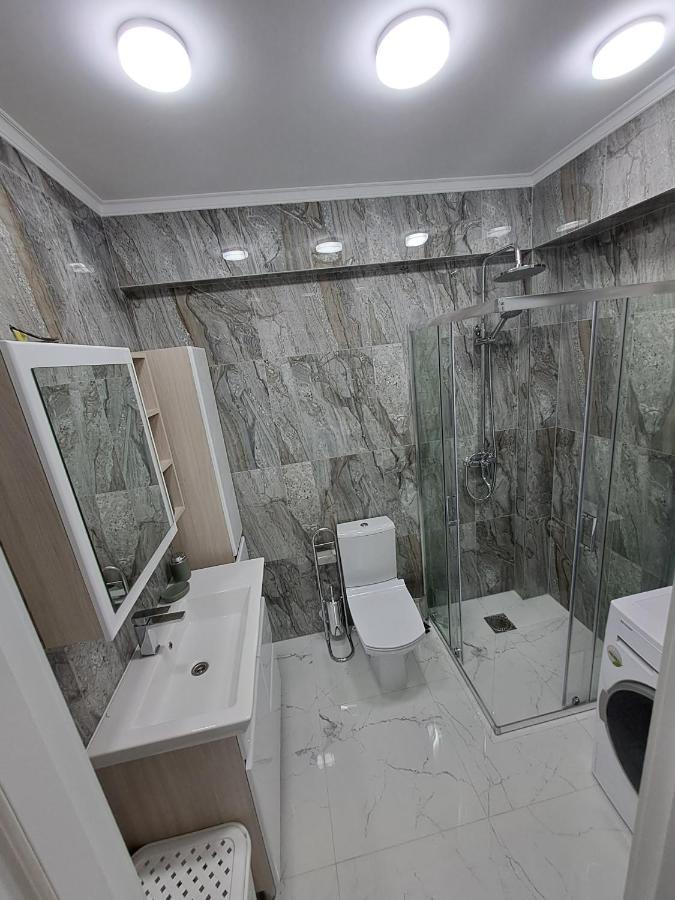 Airport 24&24 Car Parking Apartment Chisinau Bagian luar foto