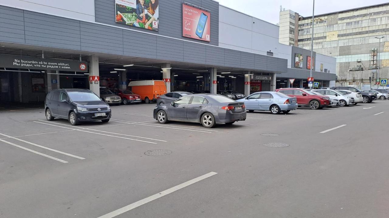 Airport 24&24 Car Parking Apartment Chisinau Bagian luar foto