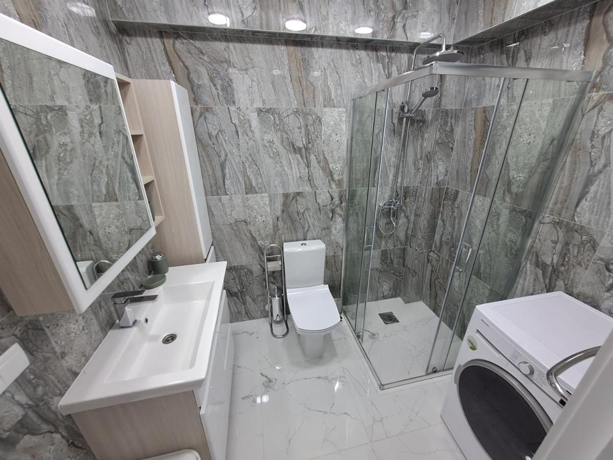 Airport 24&24 Car Parking Apartment Chisinau Bagian luar foto