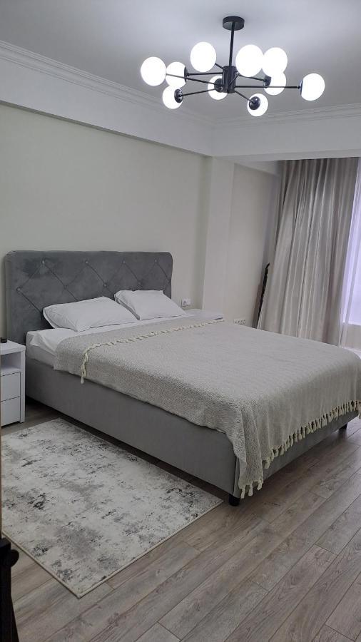 Airport 24&24 Car Parking Apartment Chisinau Bagian luar foto