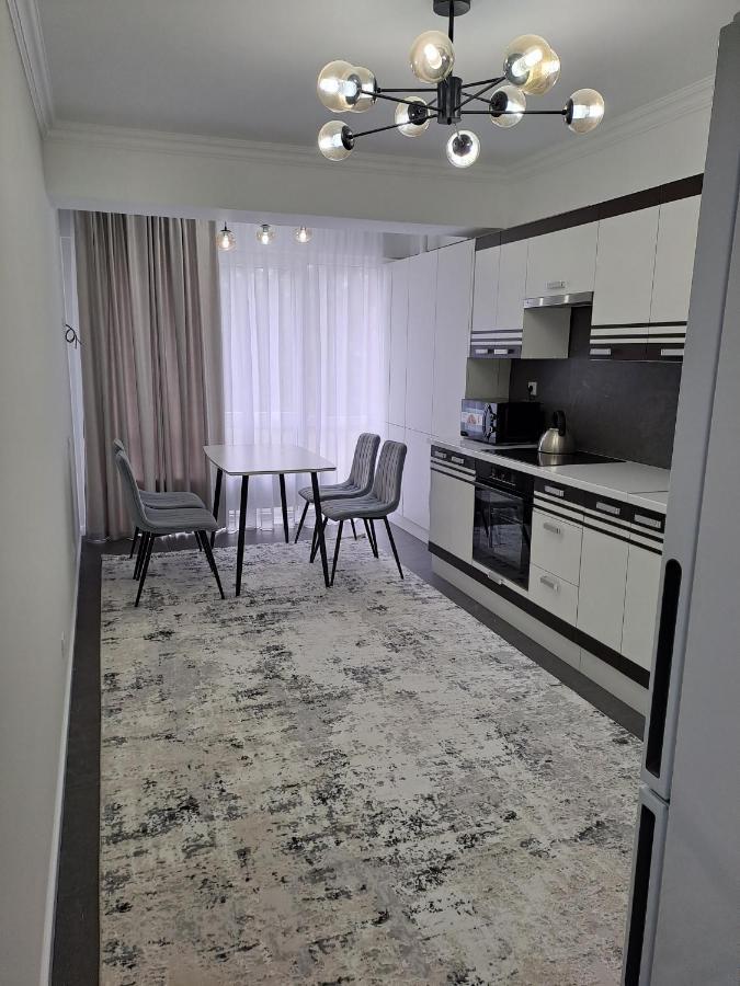 Airport 24&24 Car Parking Apartment Chisinau Bagian luar foto