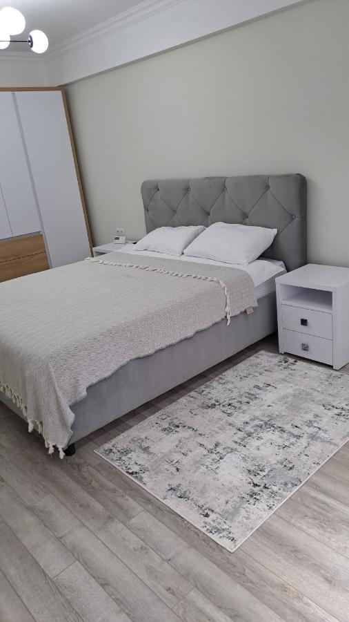 Airport 24&24 Car Parking Apartment Chisinau Bagian luar foto