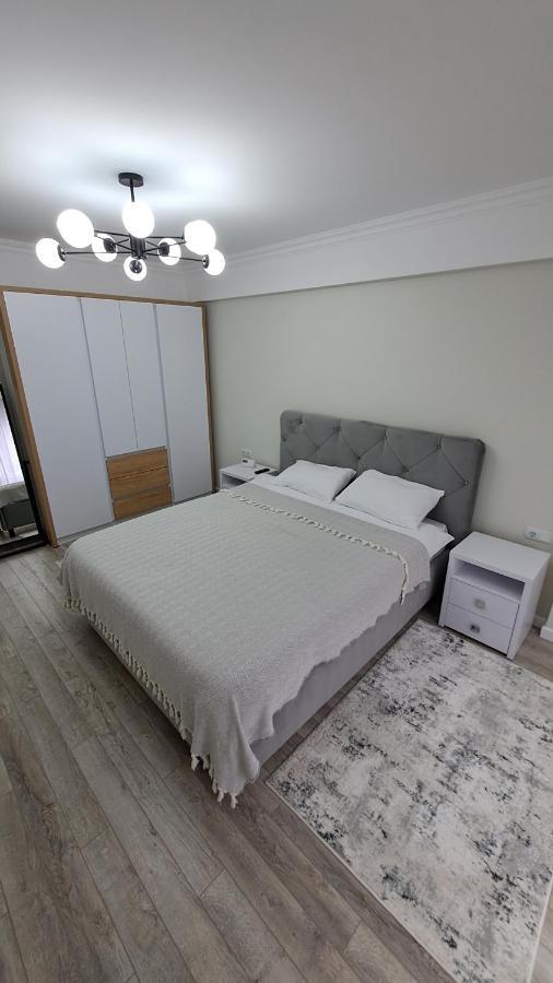 Airport 24&24 Car Parking Apartment Chisinau Bagian luar foto